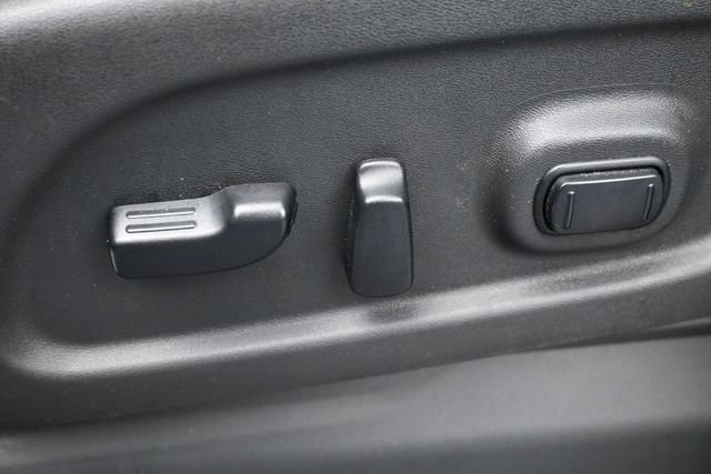 Used 2017 Nissan Titan PRO-4X w/ Pro-4x Convenience Package AWD/4WD image 11