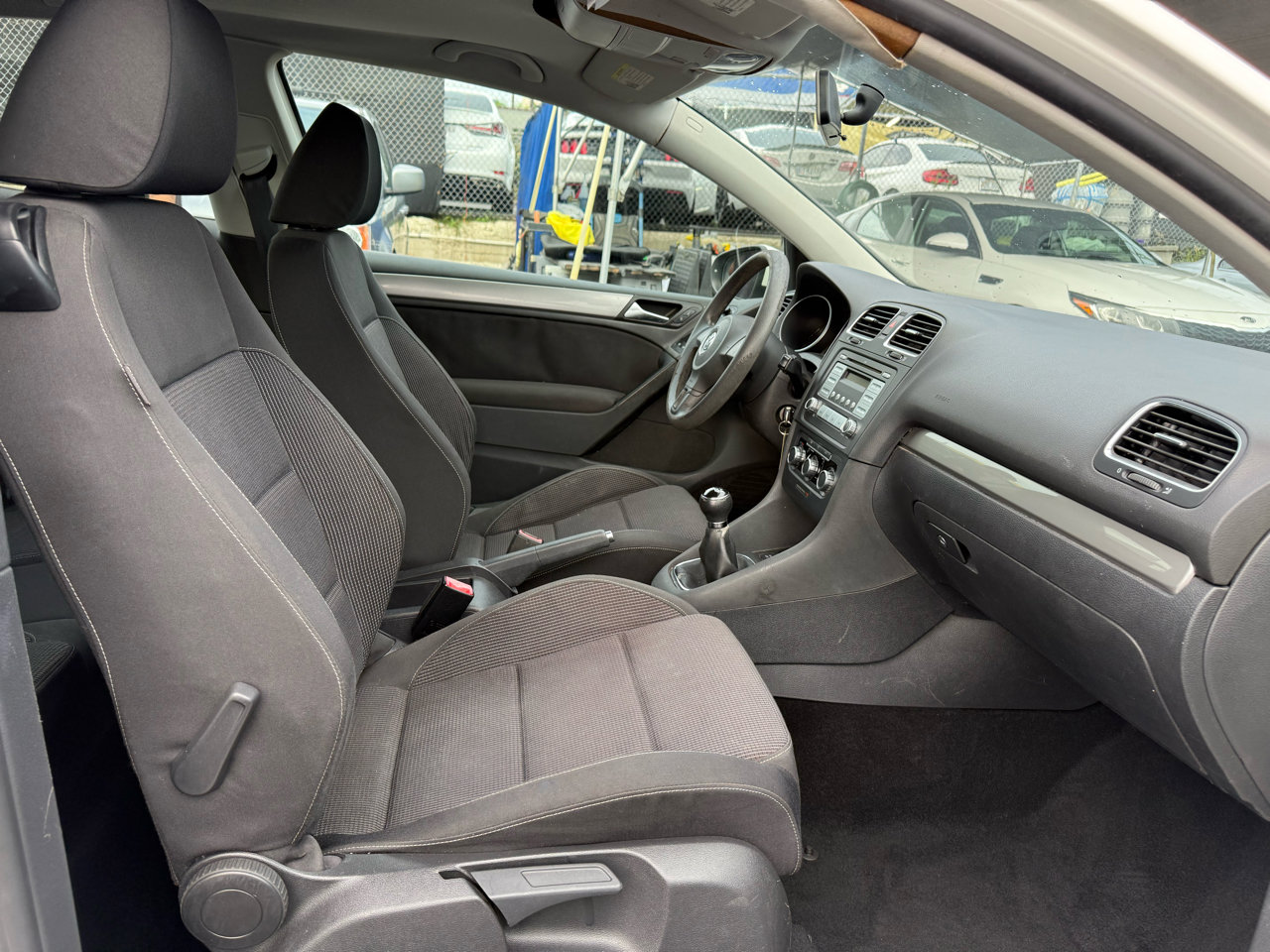 Used 2010 Volkswagen Golf 2-Door image 12