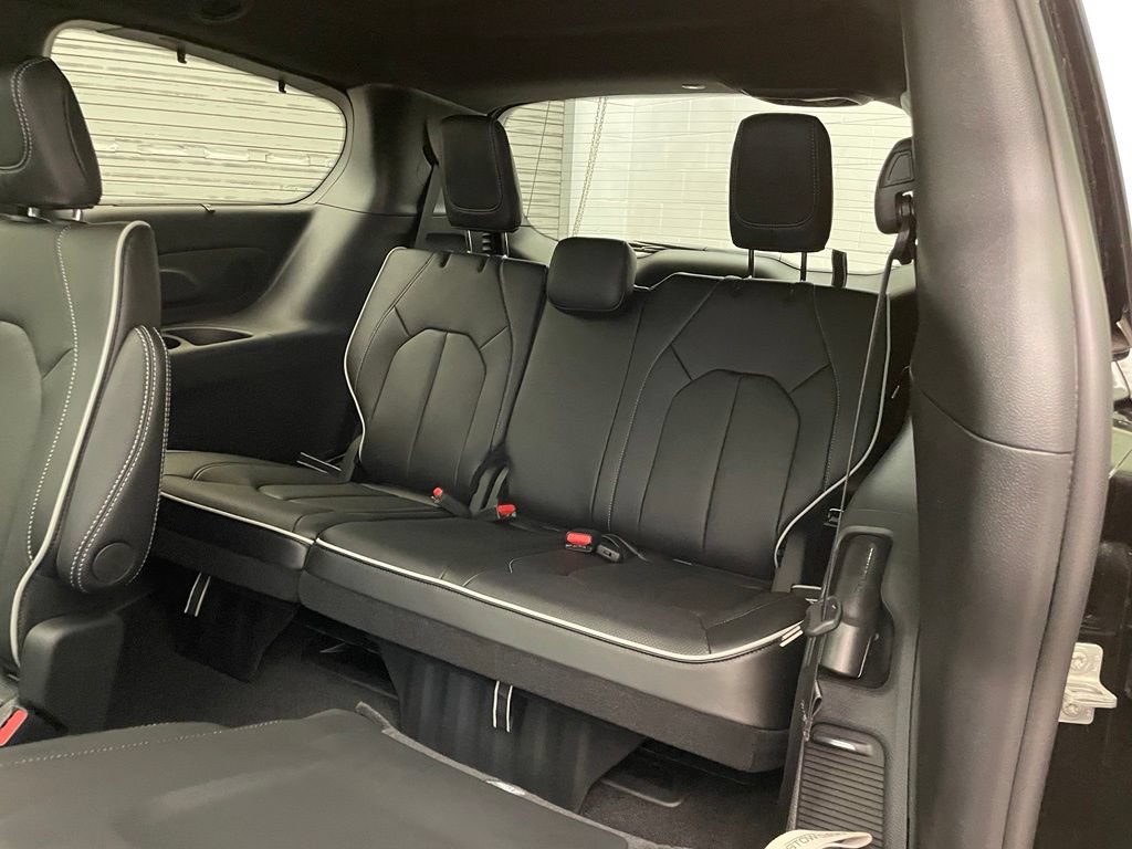 New 2027 Chrysler Pacifica Limited w/ S Appearance Package AWD/4WD image 18