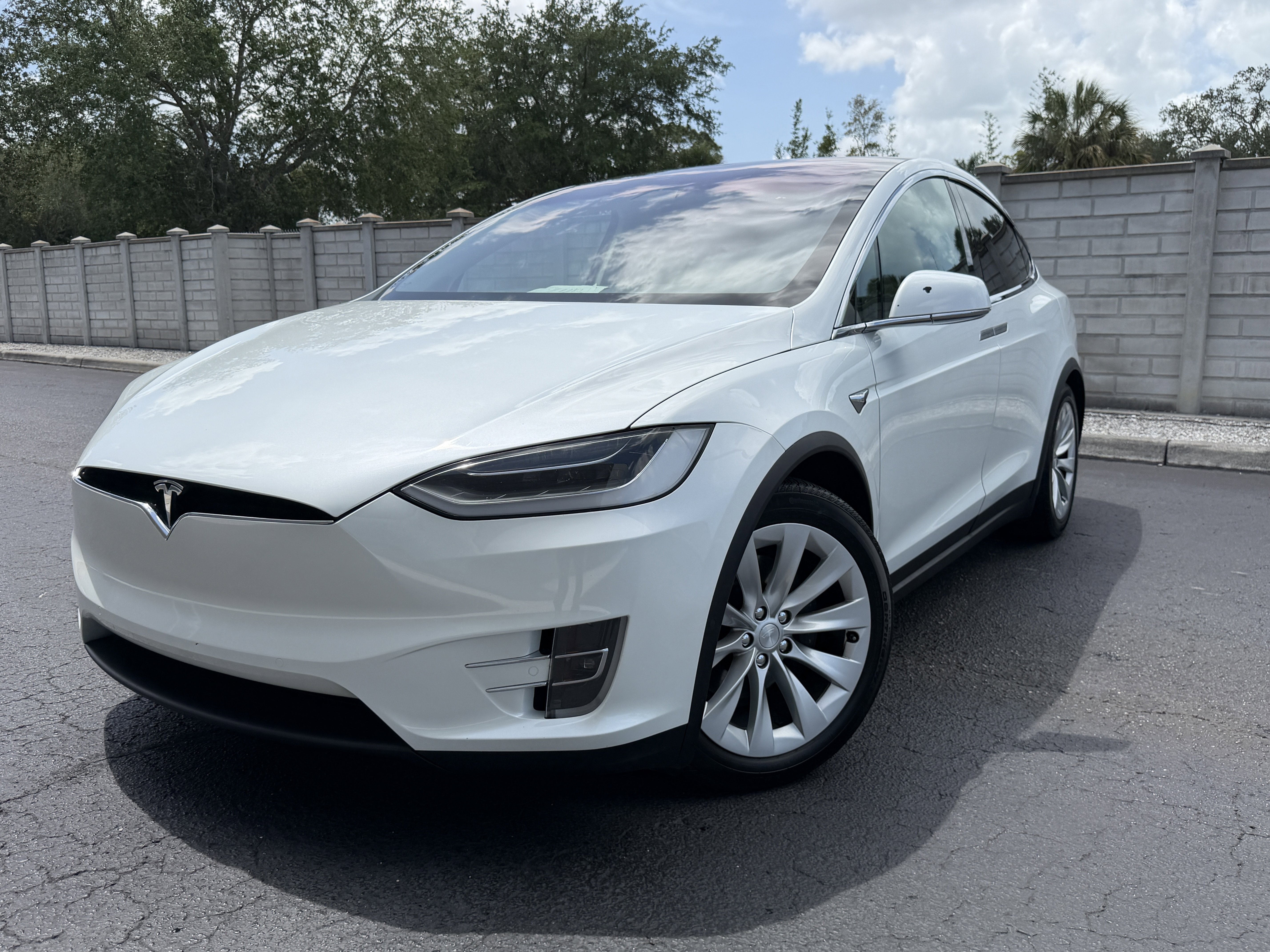 Used 2018 Tesla Model X 75D AWD/4WD video 1