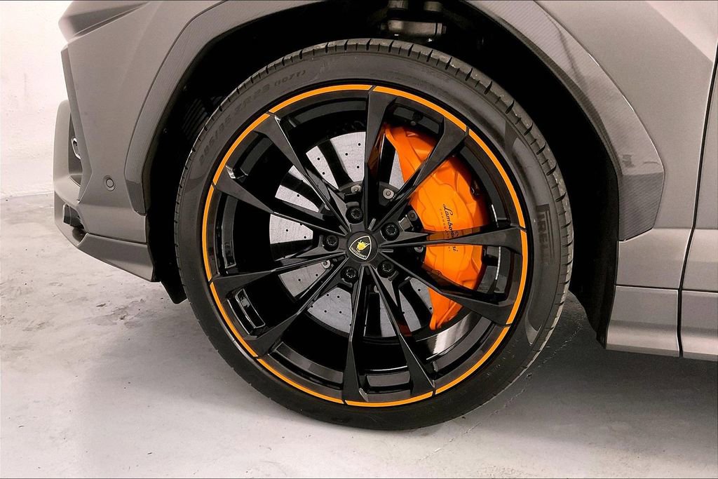 Used 2022 Lamborghini Urus image 17