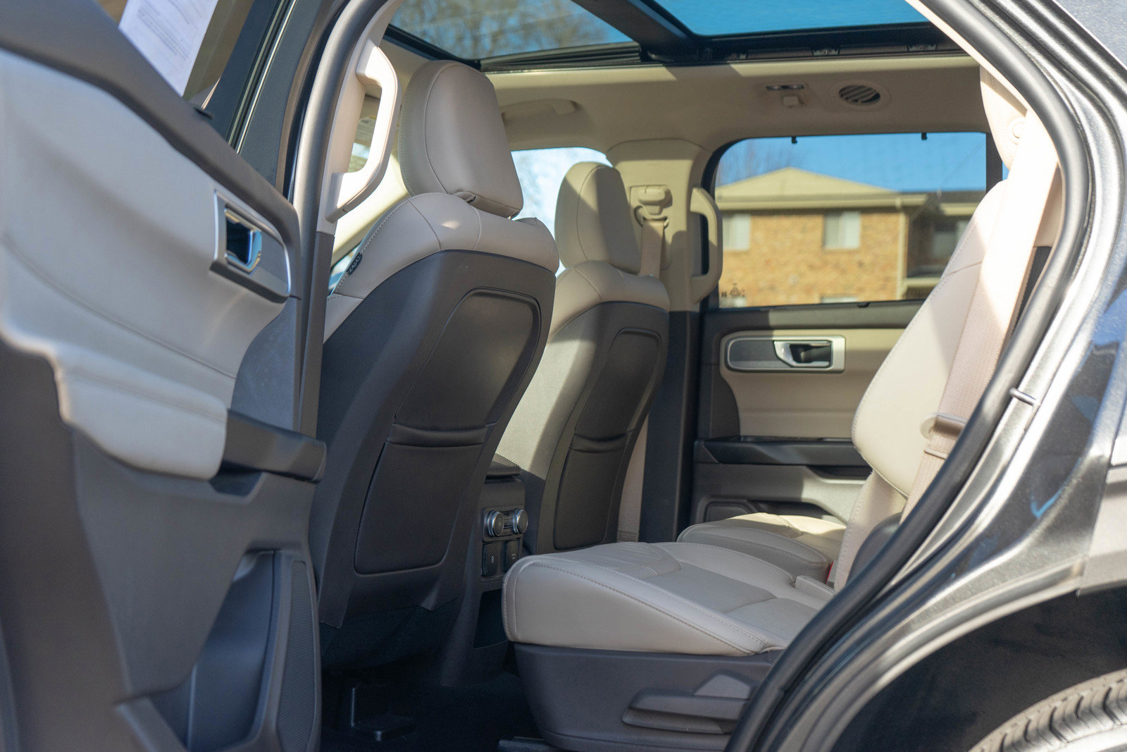 Used 2020 Ford Explorer Platinum image 24