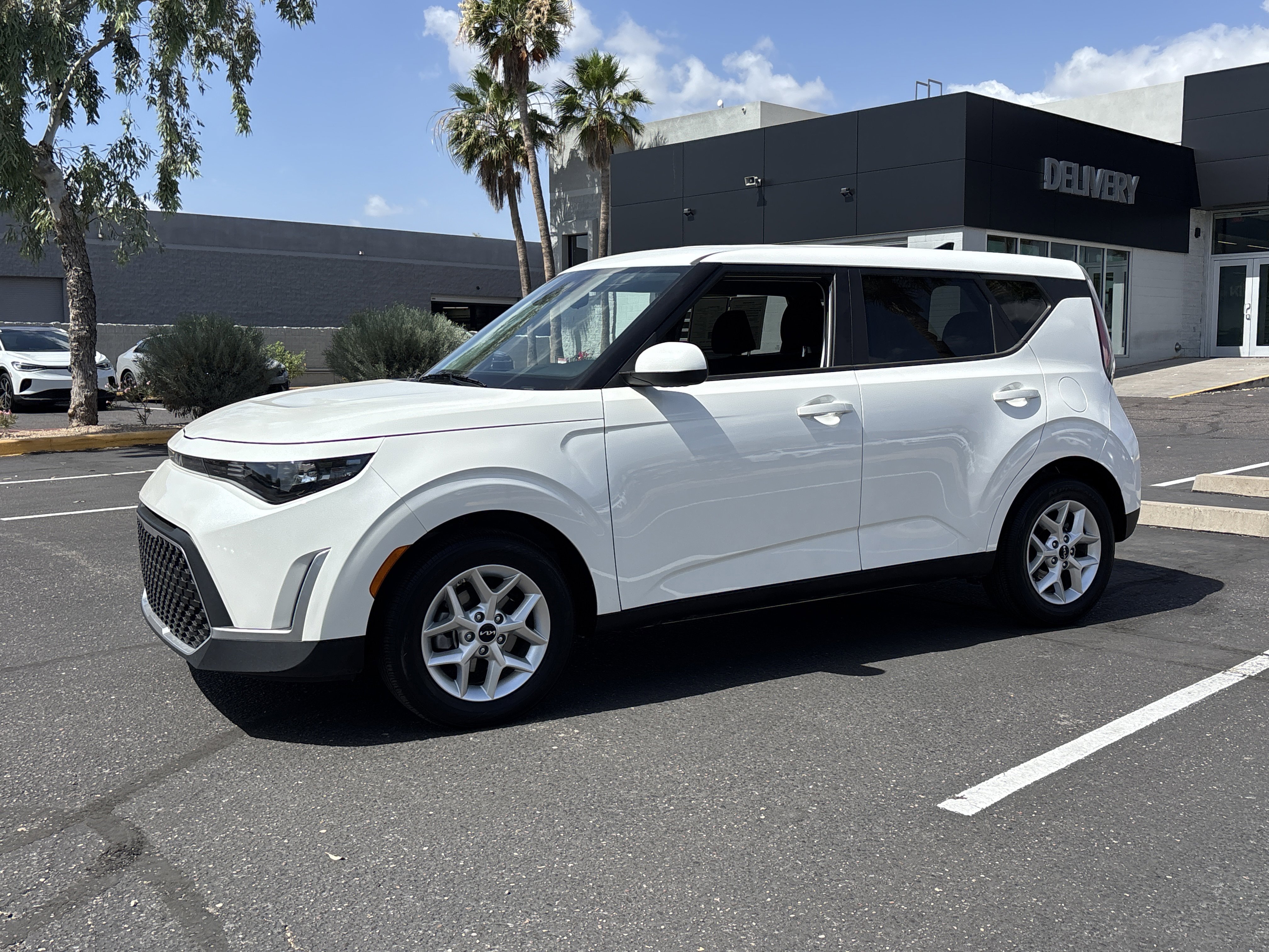 Certified 2025 Kia Soul LX w/ LX Technology Package FWD image 6