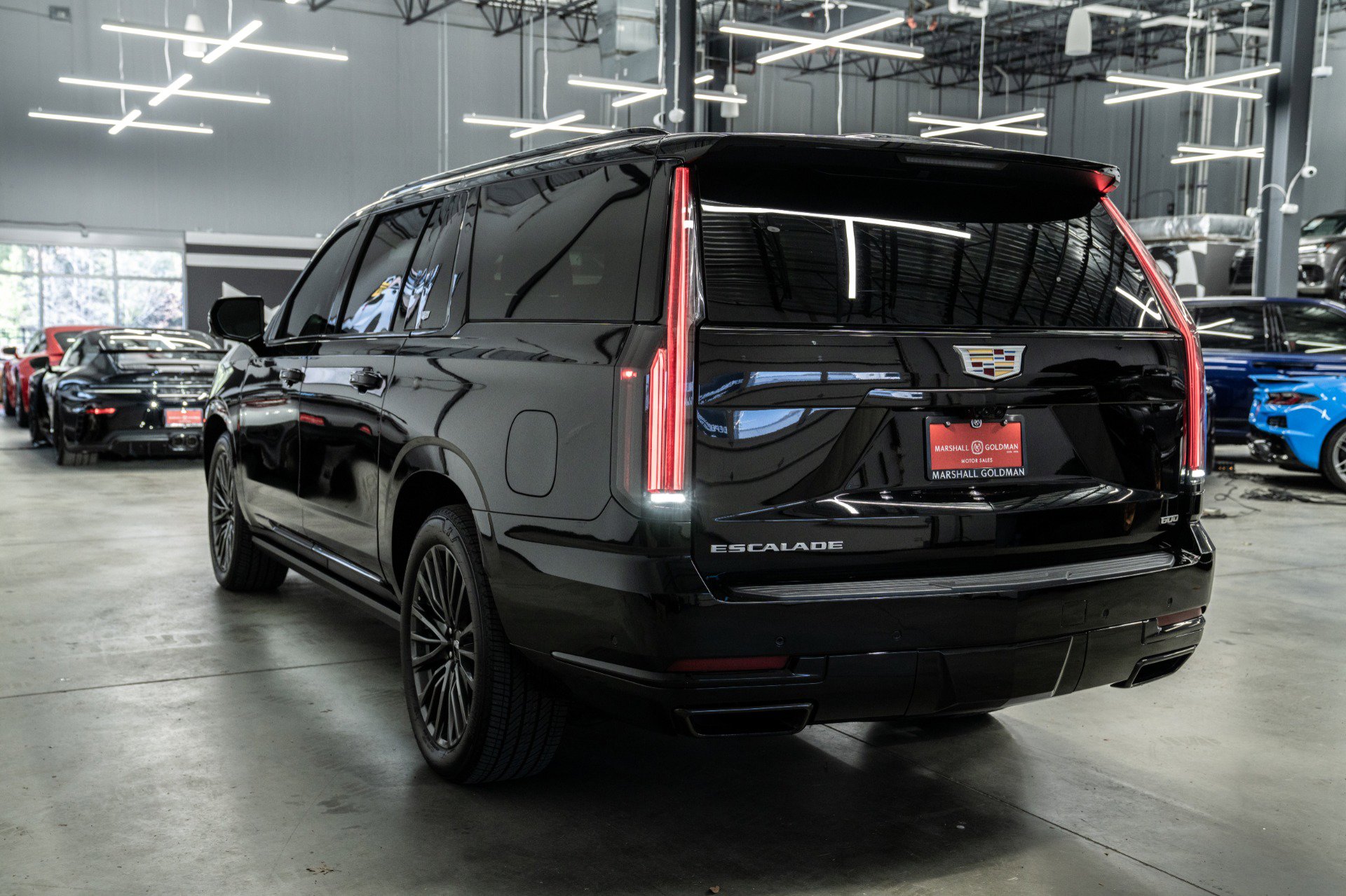 Used 2025 Cadillac Escalade ESV Sport Platinum image 6