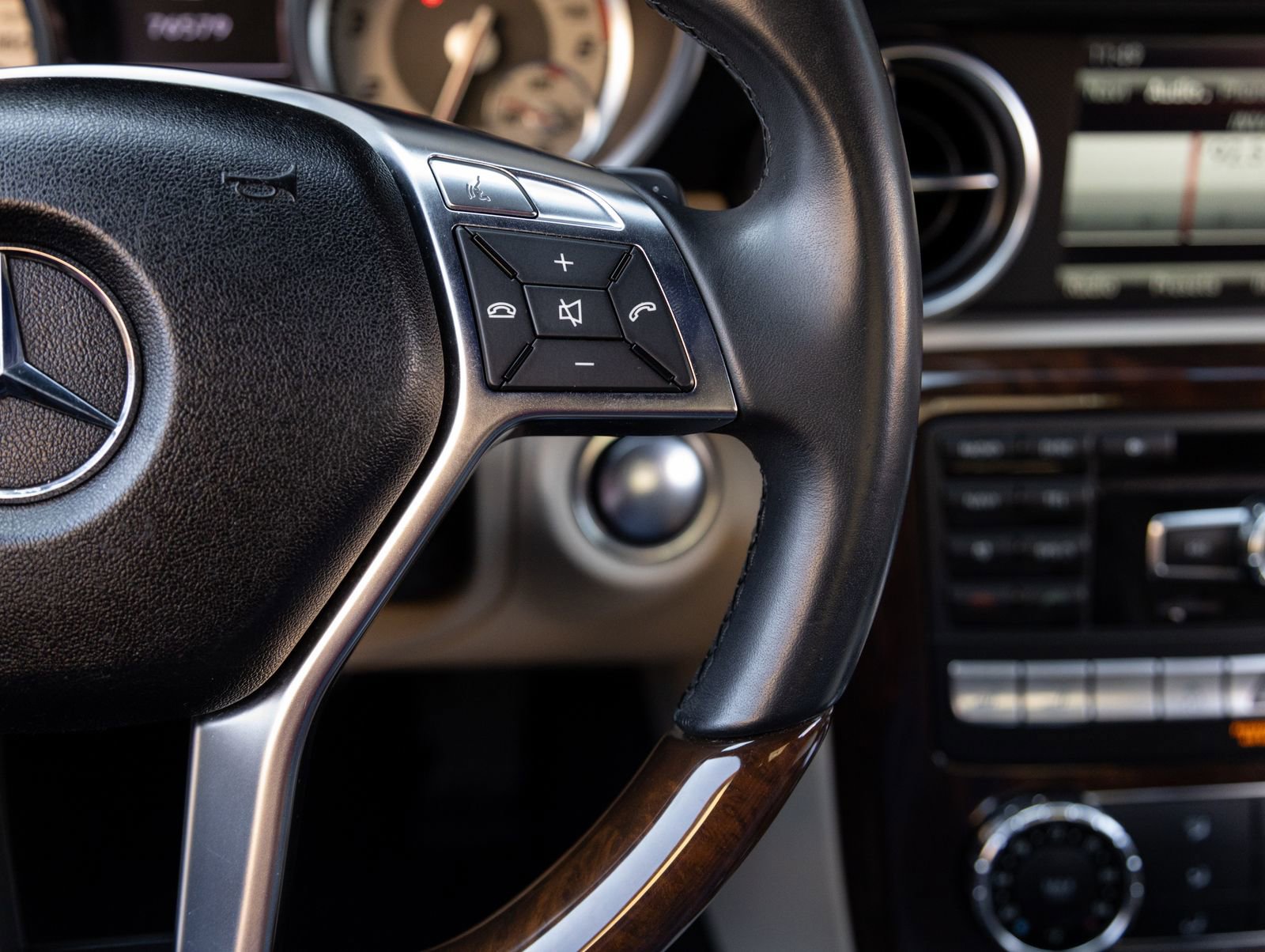 Used 2013 Mercedes-Benz SLK 250 image 18