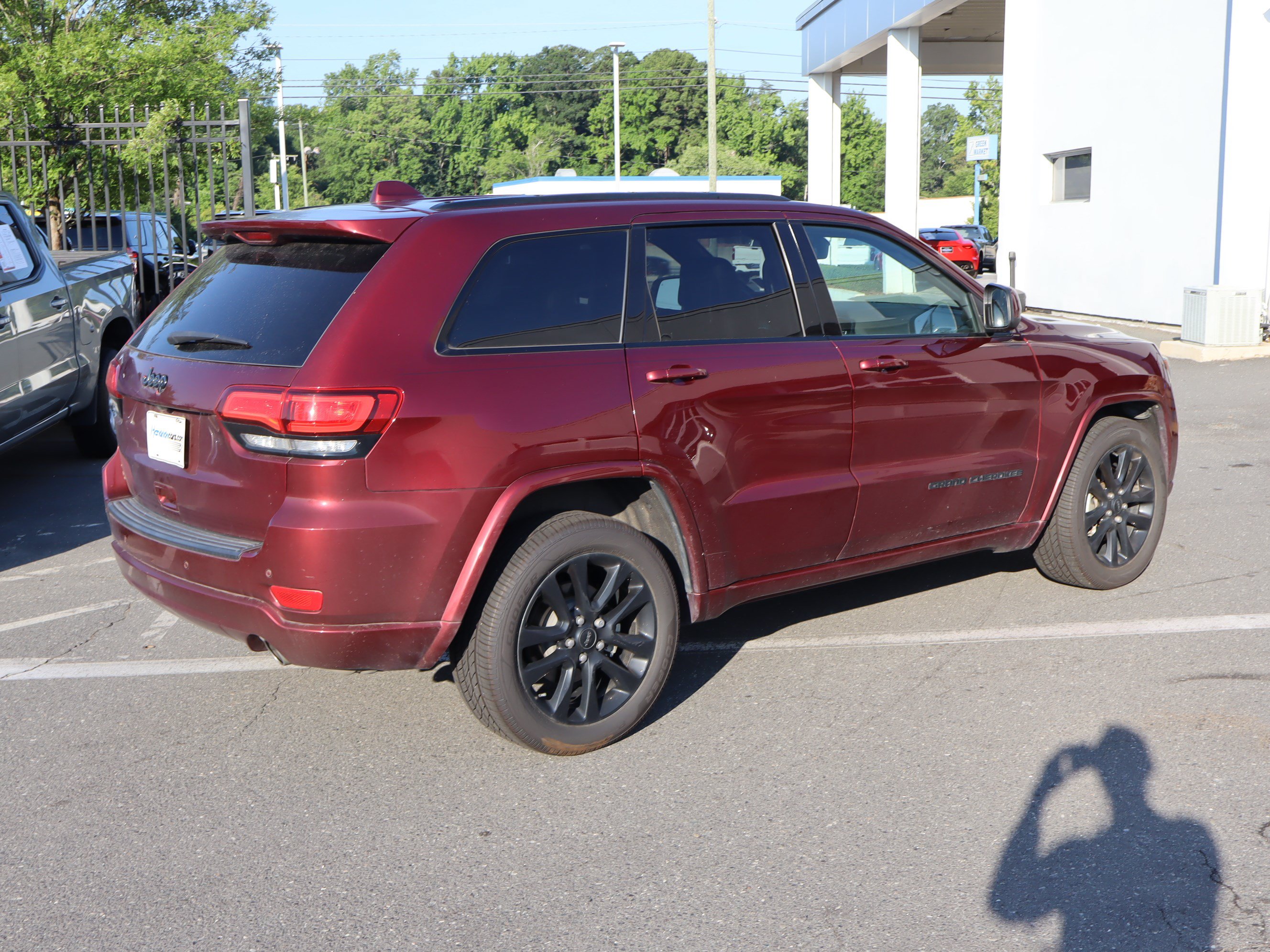 Used 2019 Jeep Grand Cherokee Altitude RWD image 10