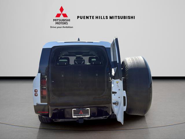 Used 2024 Land Rover Defender 130 X-Dynamic SE image 9