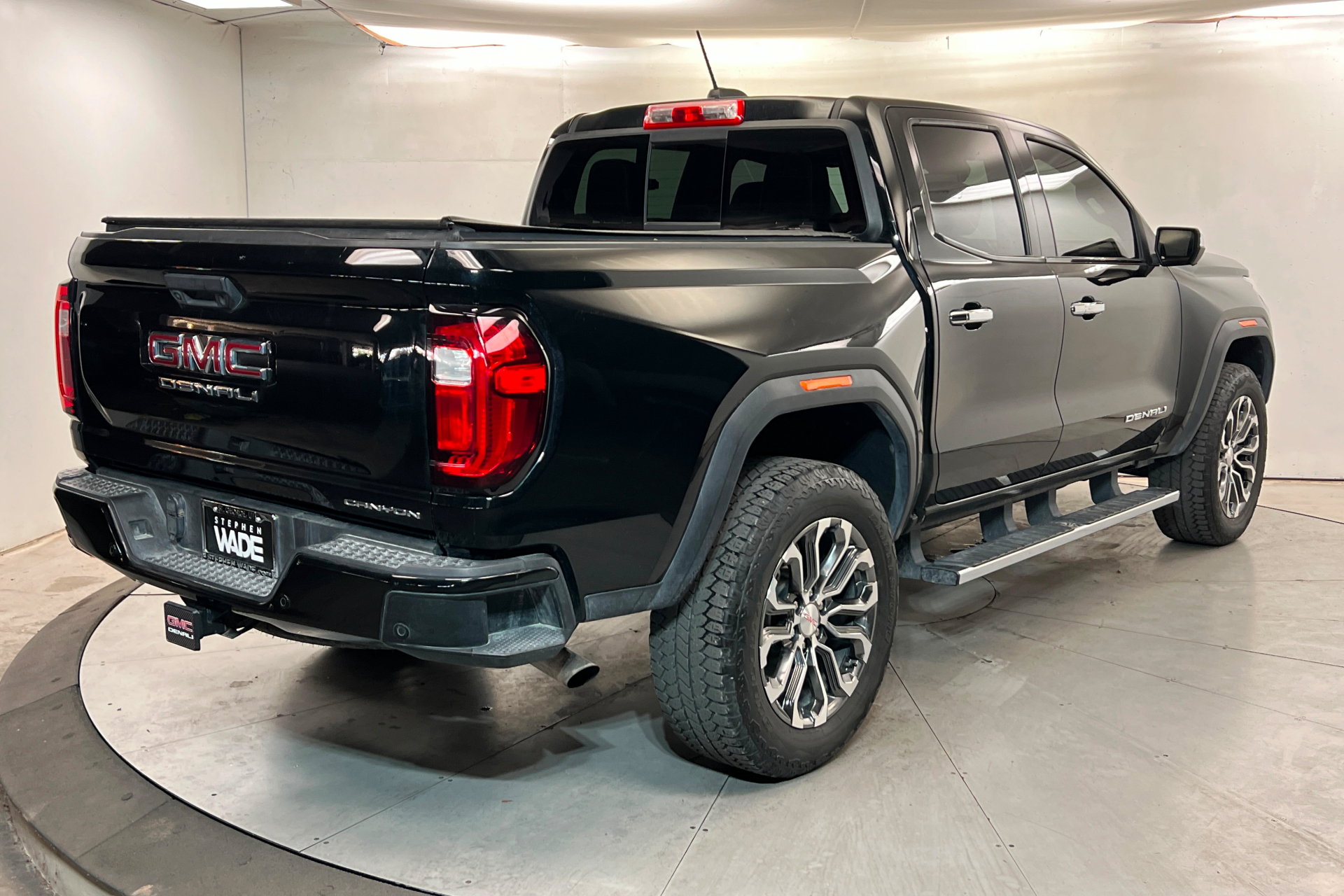 Used 2023 GMC Canyon Denali AWD/4WD image 6