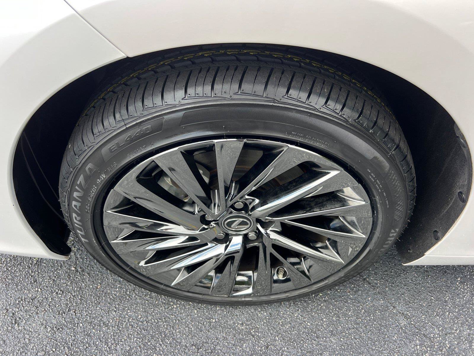 Certified 2024 Lexus ES 350 w/ Technology Package FWD image 11