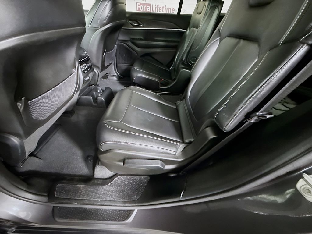 Used 2023 Jeep Grand Cherokee L Limited AWD/4WD image 28