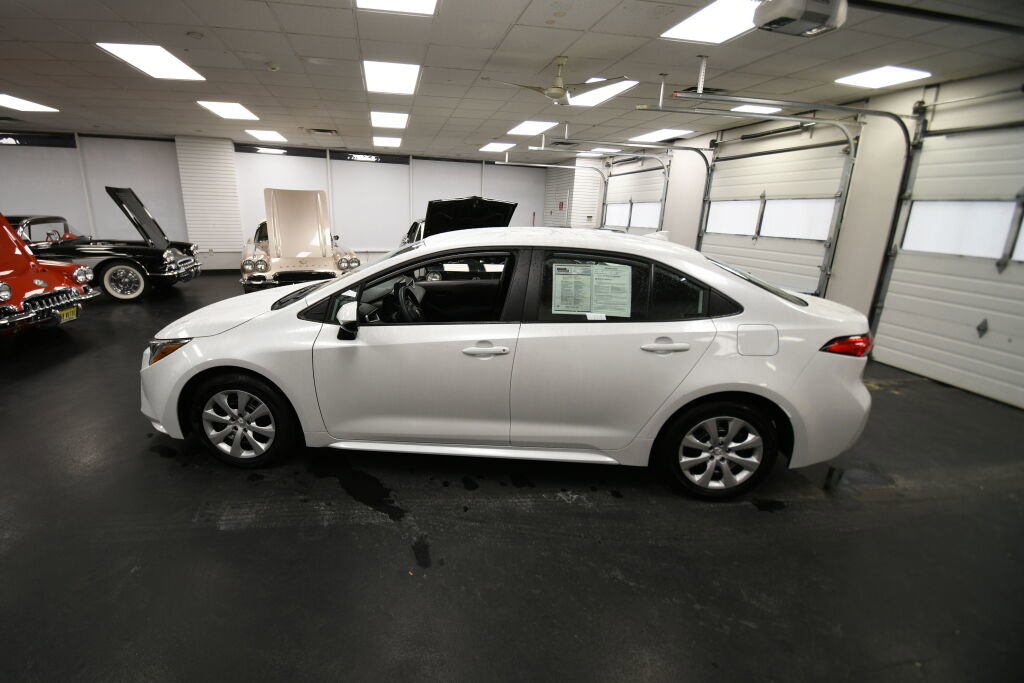 Certified 2025 Toyota Corolla LE image 4