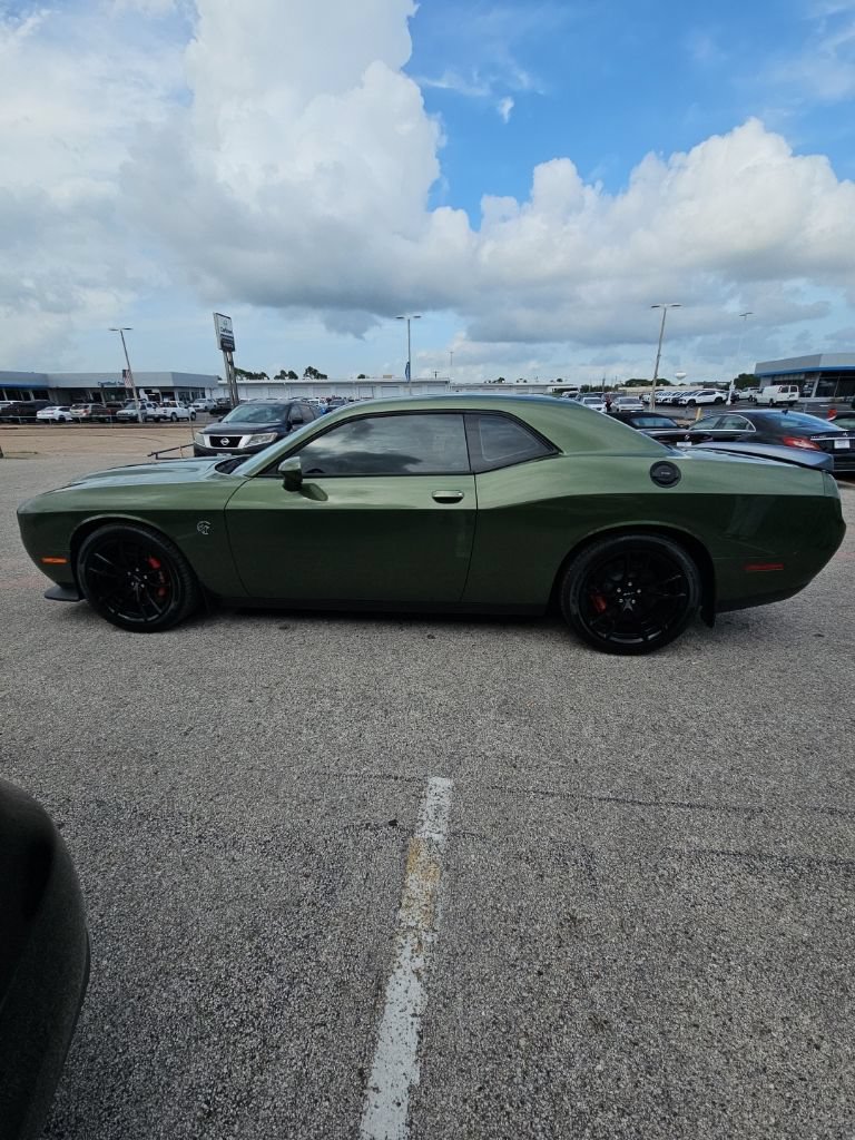Used 2023 Dodge Challenger SRT Hellcat w/ Driver Convenience Group RWD image 4