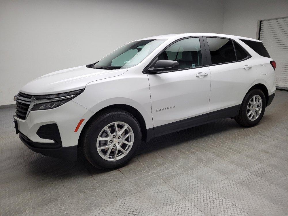 Used 2024 Chevrolet Equinox LS w/ LS Convenience Package FWD image 2