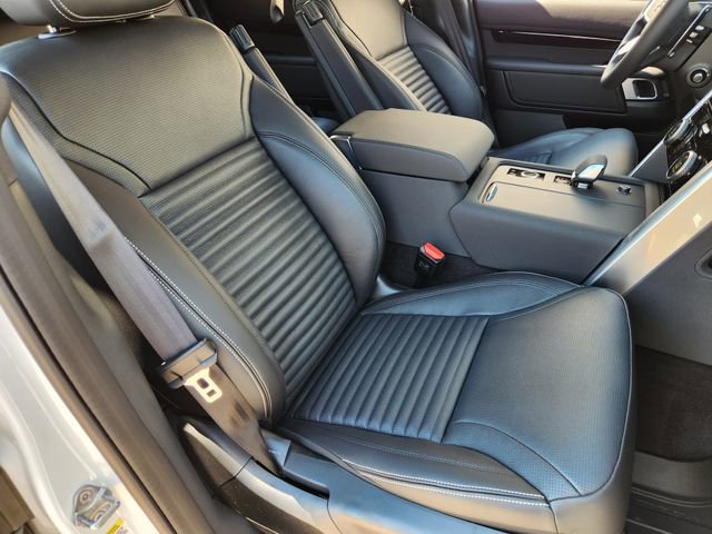 Used 2025 Land Rover Discovery S image 10