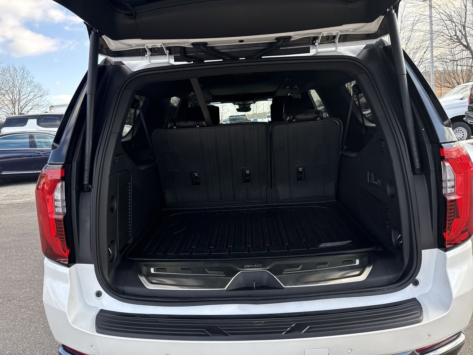 Used 2025 GMC Yukon XL Denali Ultimate w/ LPO, Illumination Package image 26