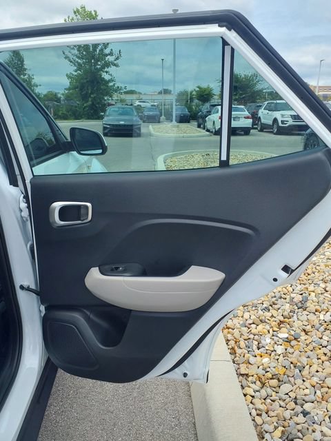 Certified 2025 Hyundai Venue SEL FWD image 22