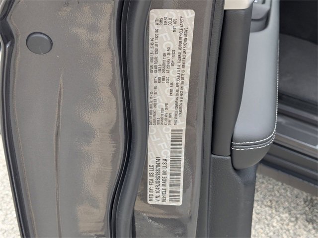 New 2025 Jeep Grand Cherokee Limited w/ Luxury Tech Group II image 43