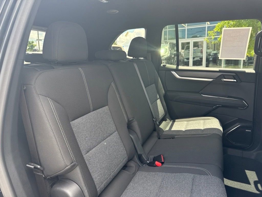 Used 2025 GMC Acadia Elevation FWD image 27