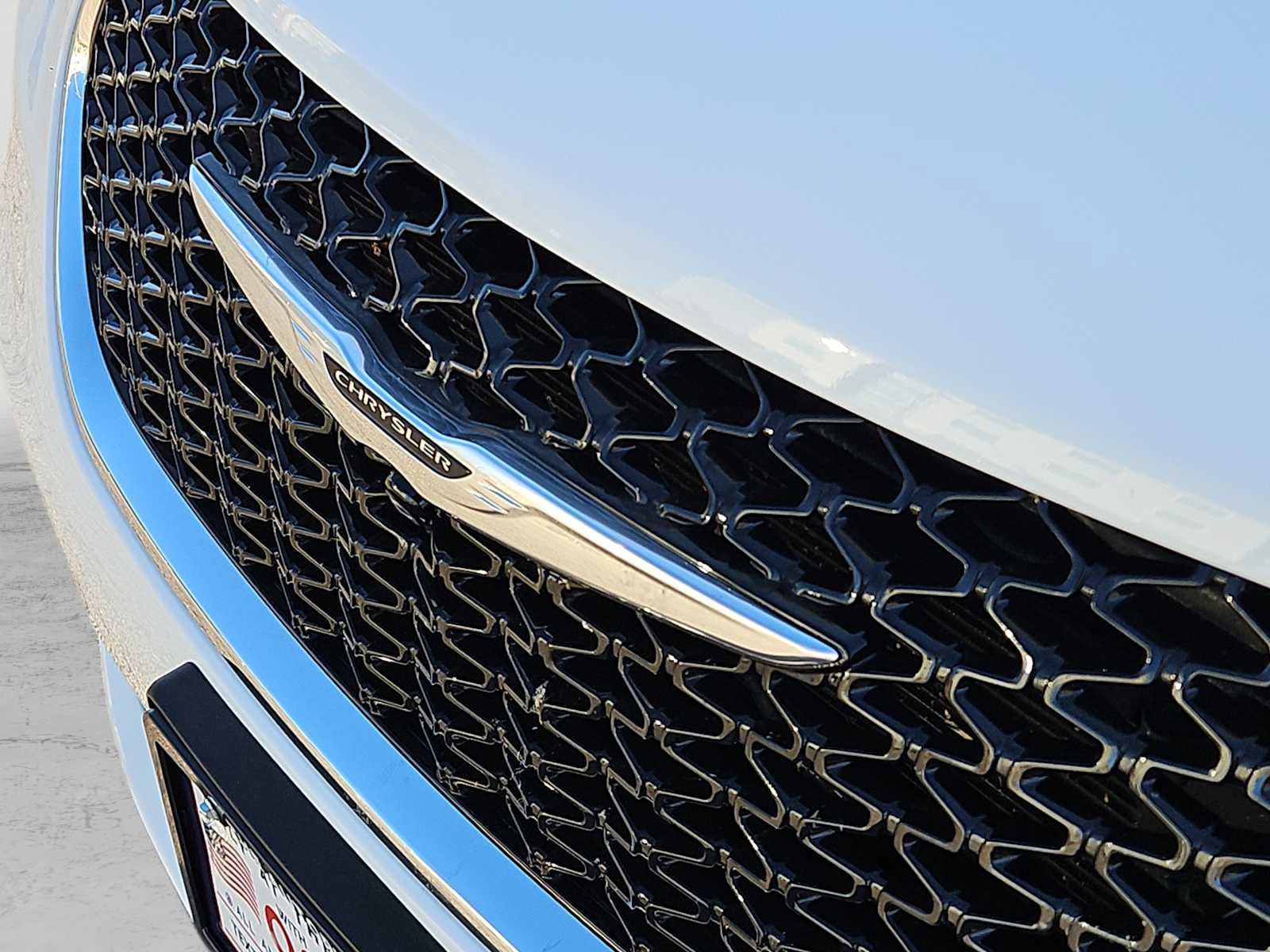 Used 2024 Chrysler Pacifica Touring-L image 13