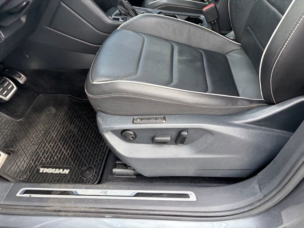 Used 2022 Volkswagen Tiguan SEL R-Line image 25