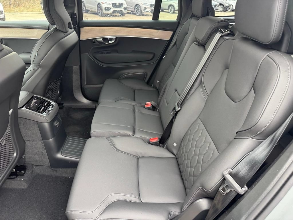 New 2026 Volvo XC90 T8 Plus w/ Protection Package Premier AWD/4WD image 9