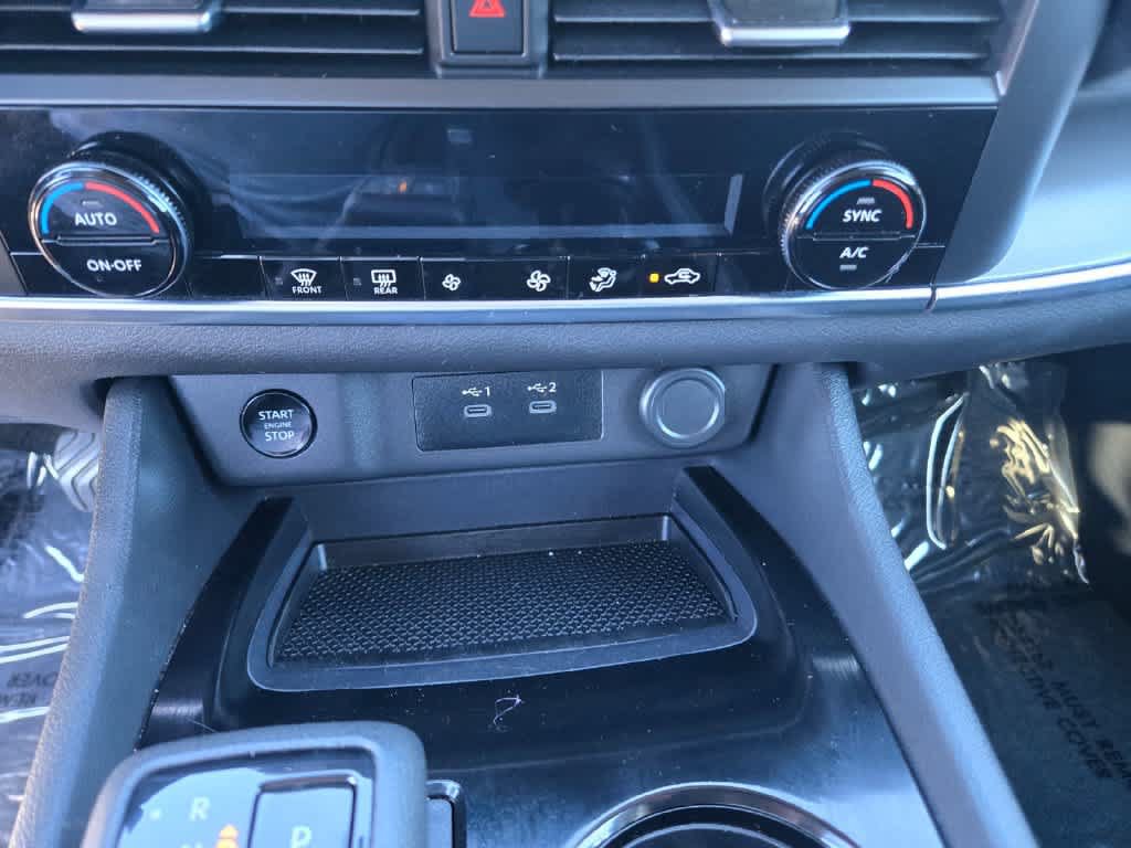 Used 2024 Nissan Rogue SV FWD image 14