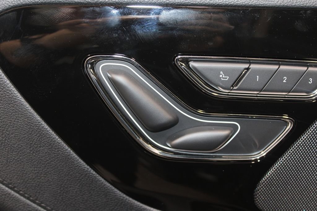 New 2025 Lincoln Aviator 2WD w/ Jet Appearance Package image 16