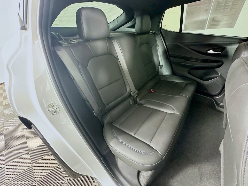 Used 2025 Buick Envista Sport Touring image 31