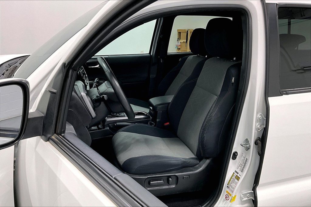 Used 2020 Toyota Tacoma TRD Sport w/ Technology Package AWD/4WD image 28