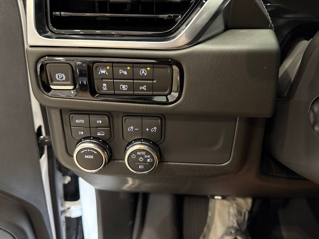 New 2026 GMC Yukon XL Denali w/ LPO, Floor Liner Package AWD/4WD image 33