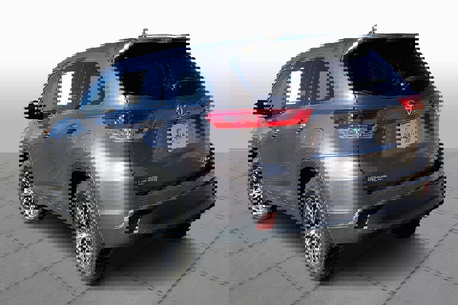 Certified 2019 Toyota Highlander LE image 11