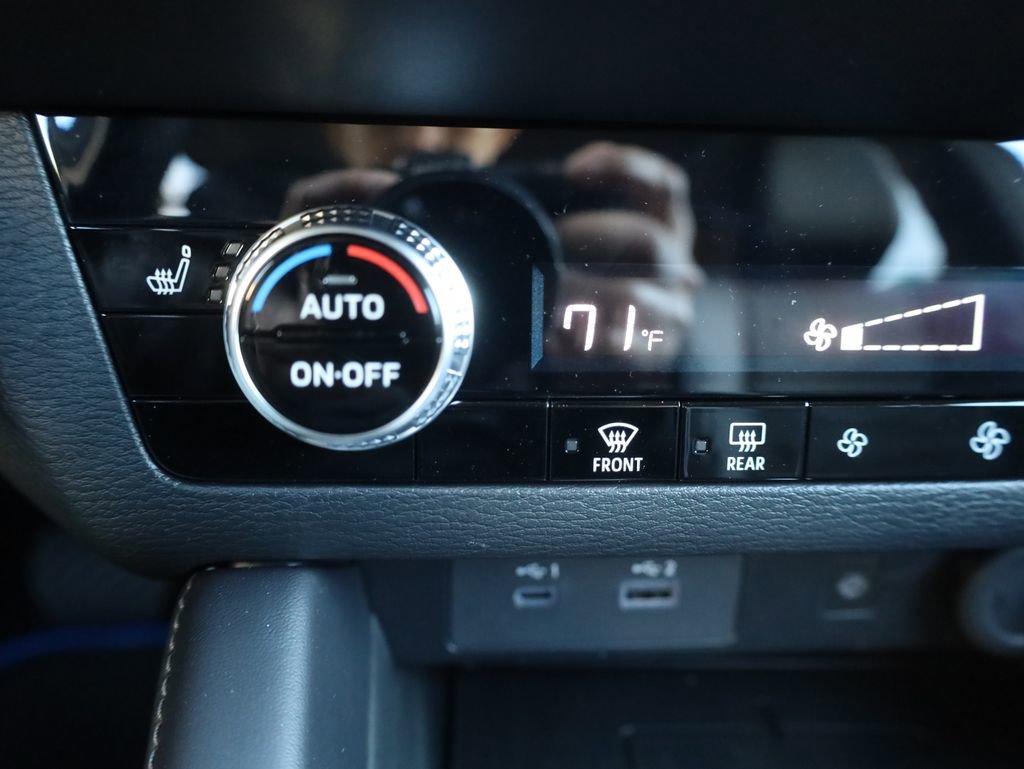 New 2025 Mitsubishi Outlander SE image 38