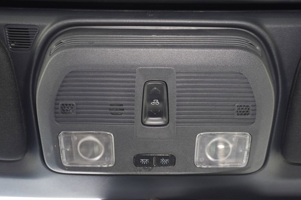 Used 2025 Ford Mustang Convertible RWD image 19