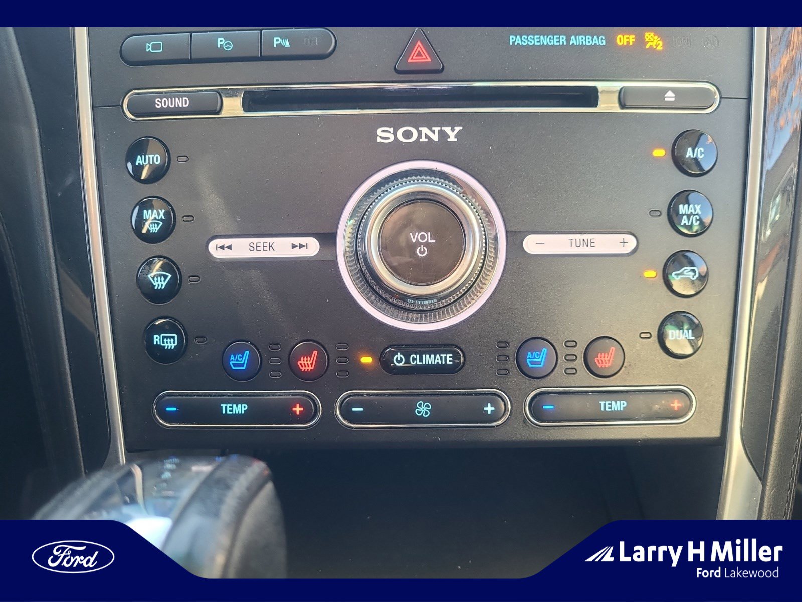 Used 2016 Ford Explorer Platinum image 30