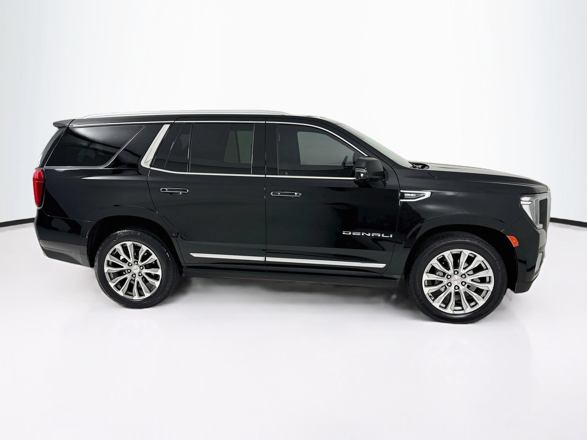 Used 2022 GMC Yukon Denali w/ Denali Premium Package RWD image 9