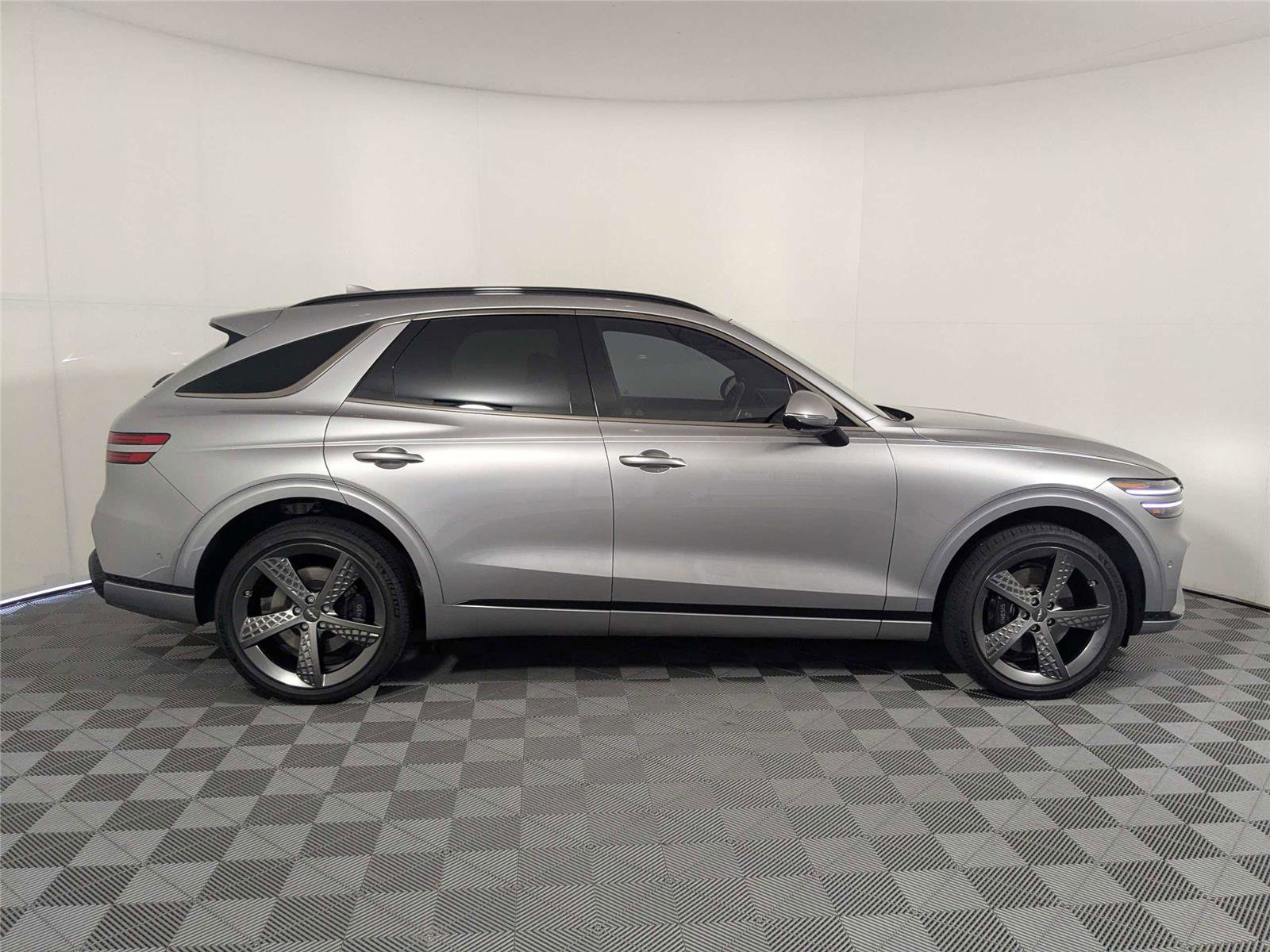 Used 2024 Genesis GV70 3.5T Sport w/ Sport Advanced Package AWD/4WD image 4