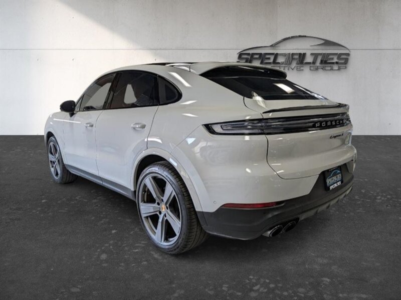 Used 2024 Porsche Cayenne S AWD/4WD image 8