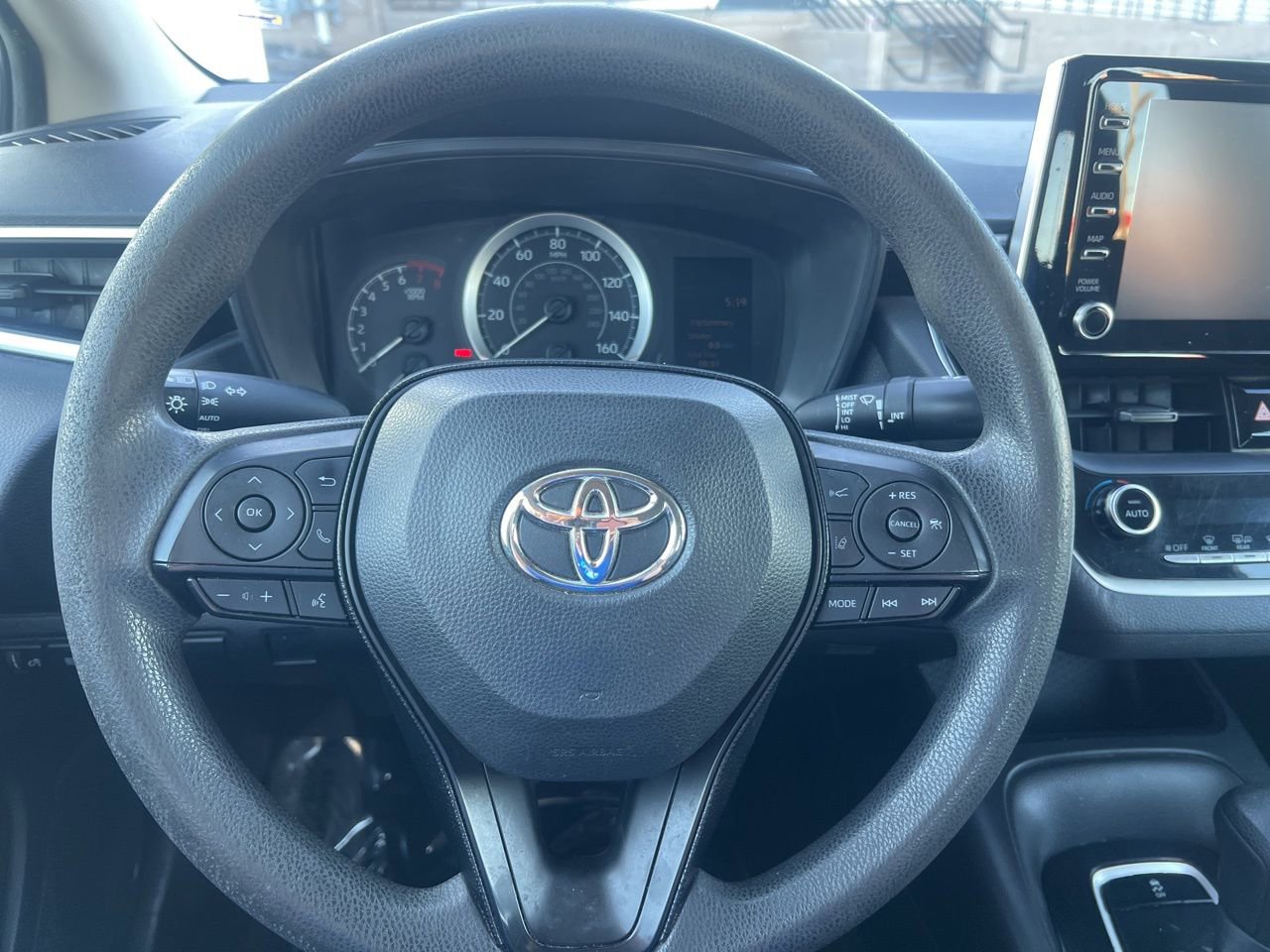 Used 2020 Toyota Corolla LE image 23