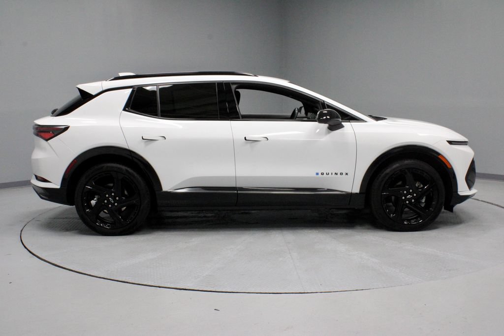 Used 2024 Chevrolet Equinox EV RS FWD image 12