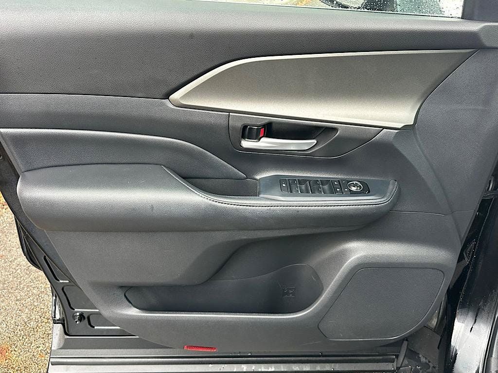Certified 2024 Toyota Grand Highlander AWD image 12