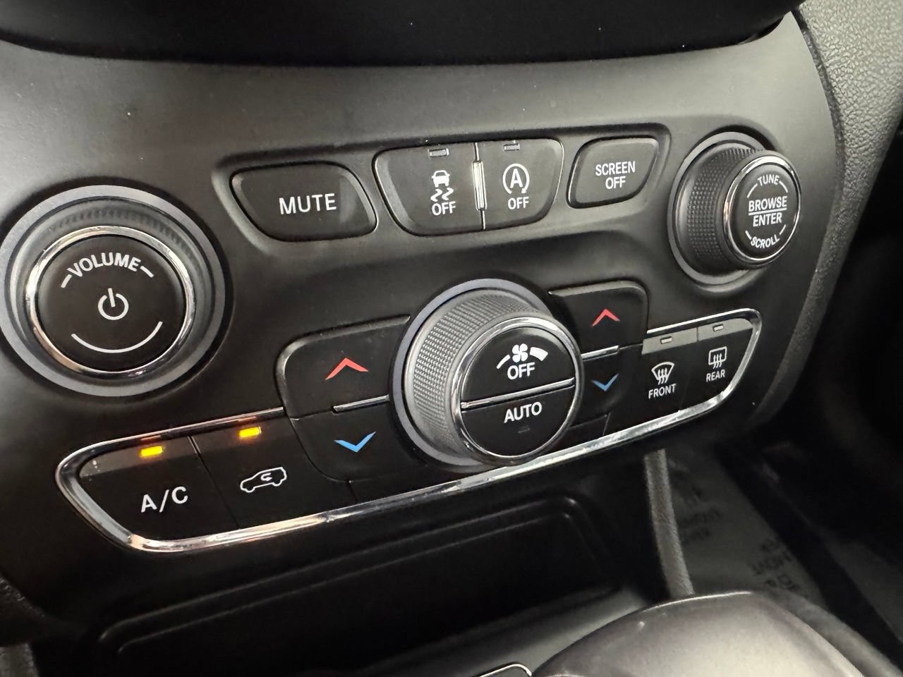 Used 2021 Jeep Cherokee Limited w/ Elite Package AWD/4WD image 25