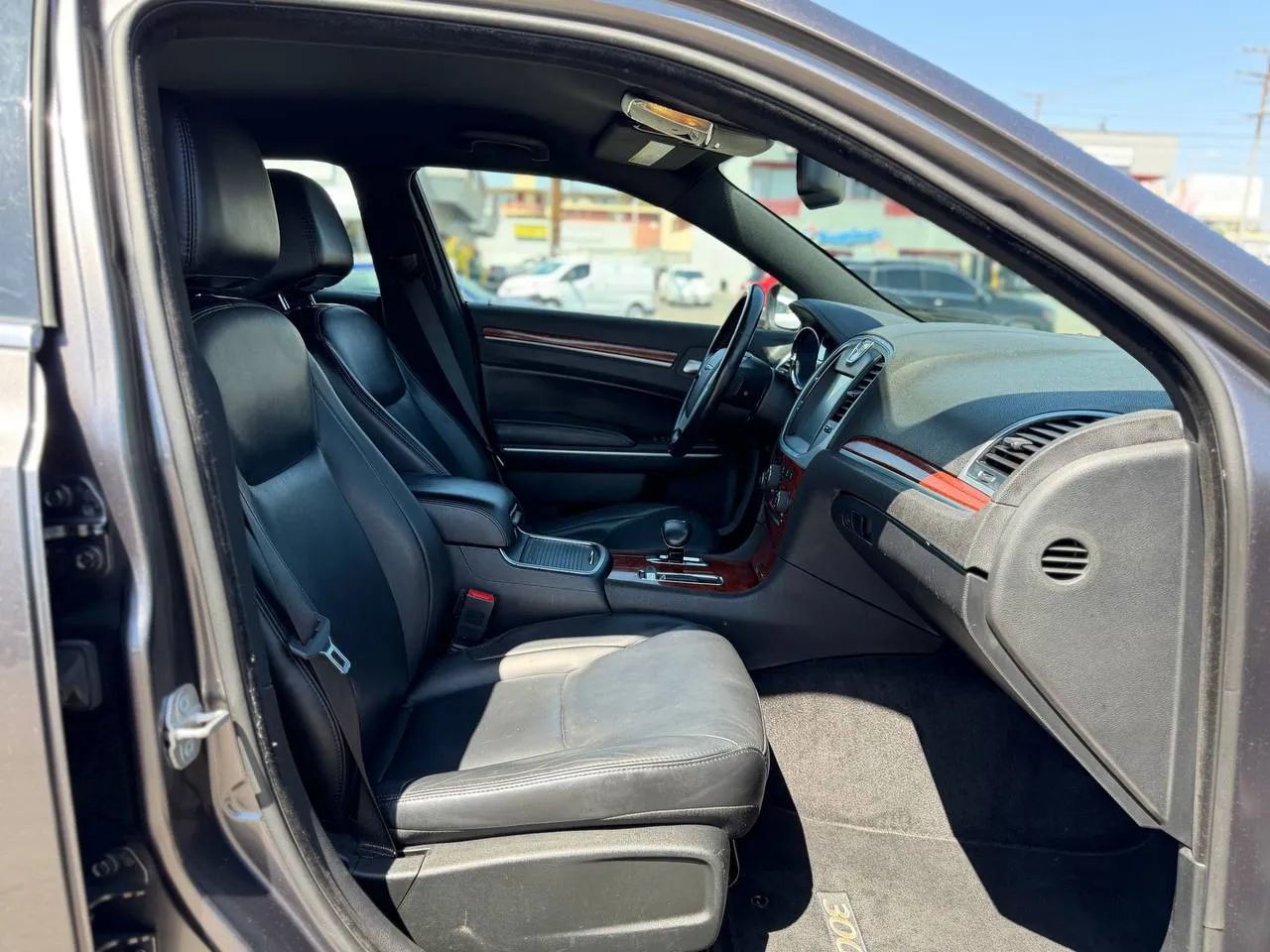 Used 2014 Chrysler 300 Limited RWD image 35