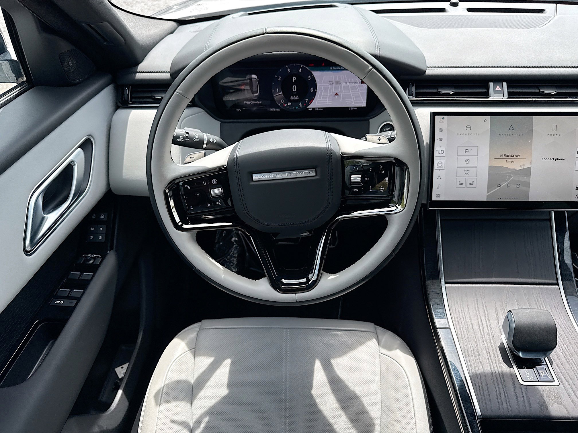 Used 2026 Land Rover Range Rover Velar Dynamic SE image 16