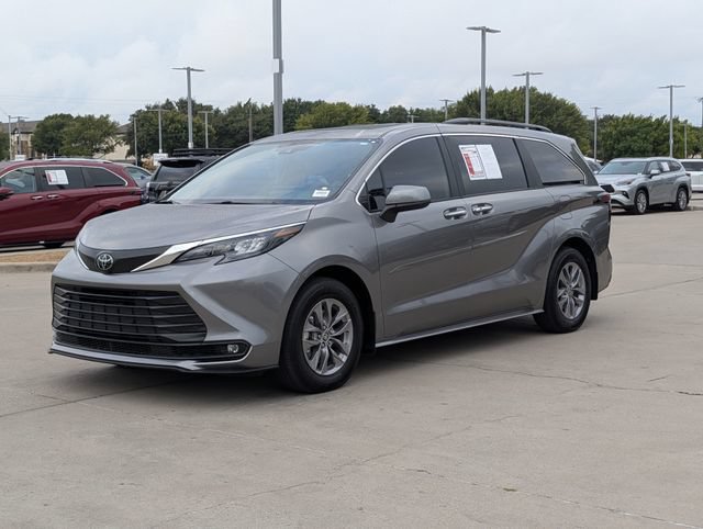 Certified 2026 Toyota Sienna XLE FWD image 9