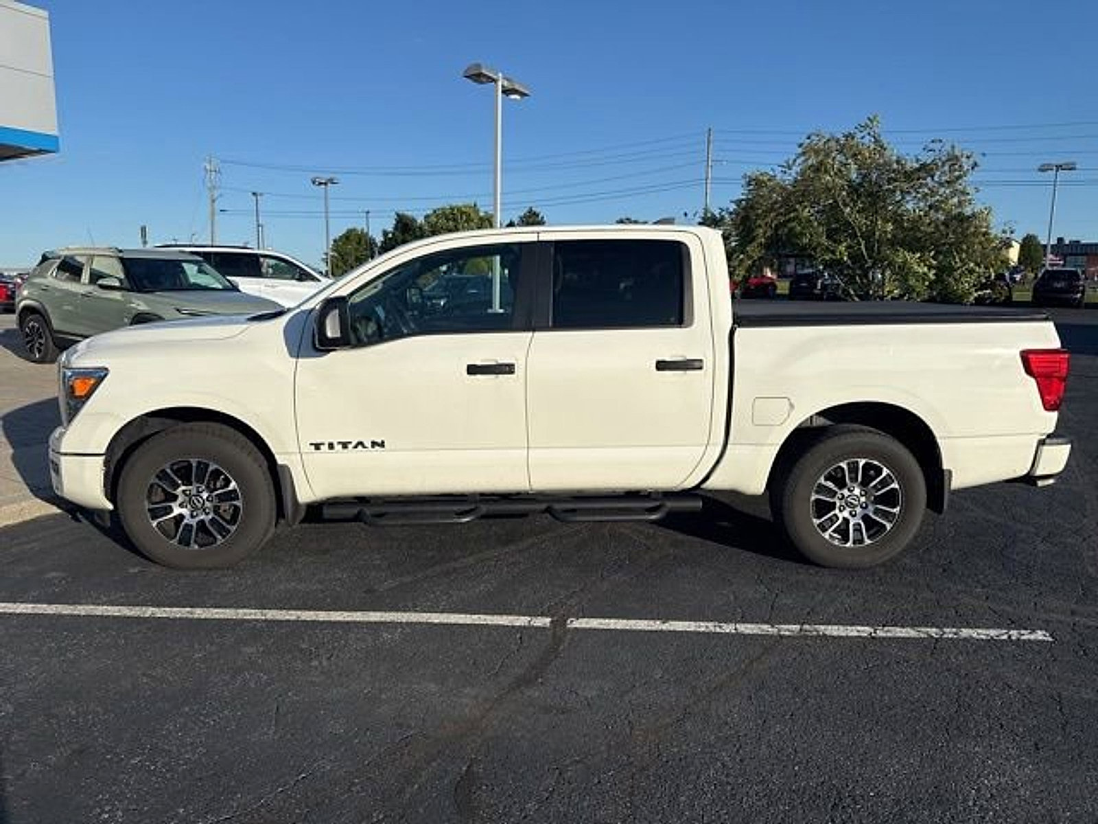 Used 2024 Nissan Titan SV w/ SV Convenience Package AWD/4WD image 9