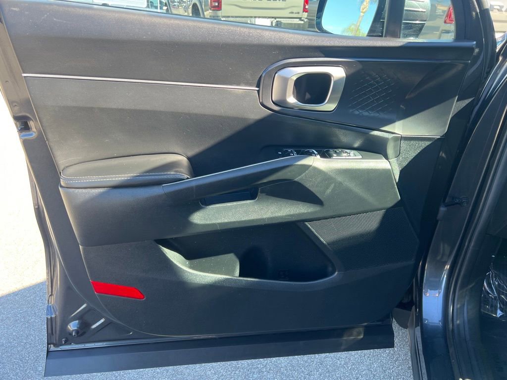 Used 2022 Kia Sorento LX image 15