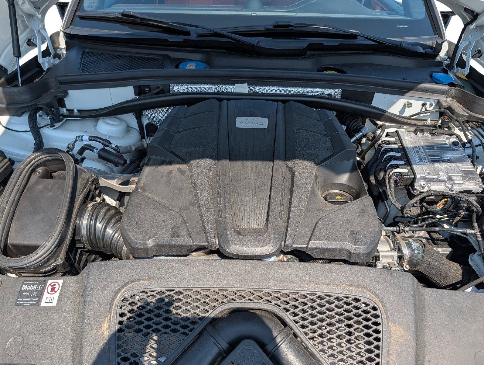 Used 2025 Porsche Macan S AWD/4WD image 36
