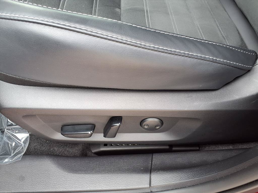 Used 2025 Mitsubishi Outlander 4WD Plug-In Hybrid image 19