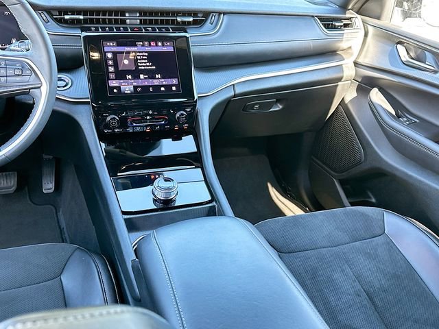 Used 2024 Jeep Grand Cherokee L Altitude image 23