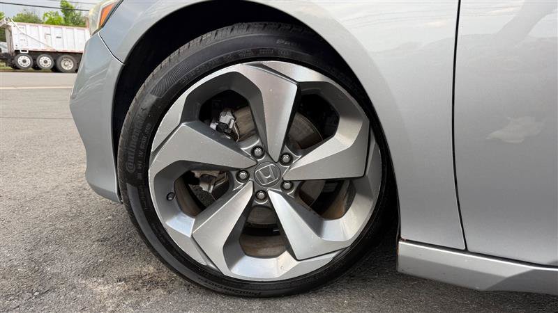 Used 2018 Honda Accord Touring image 16